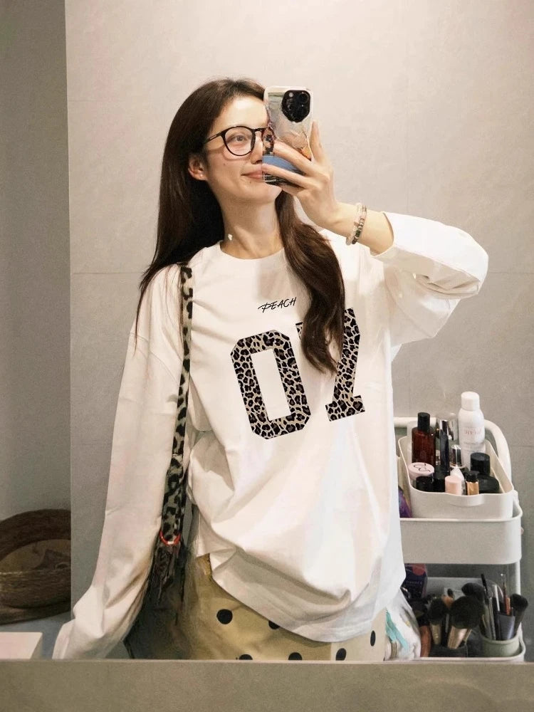 T-shirt esthétique imprimé léopard avec lettres pour femmes