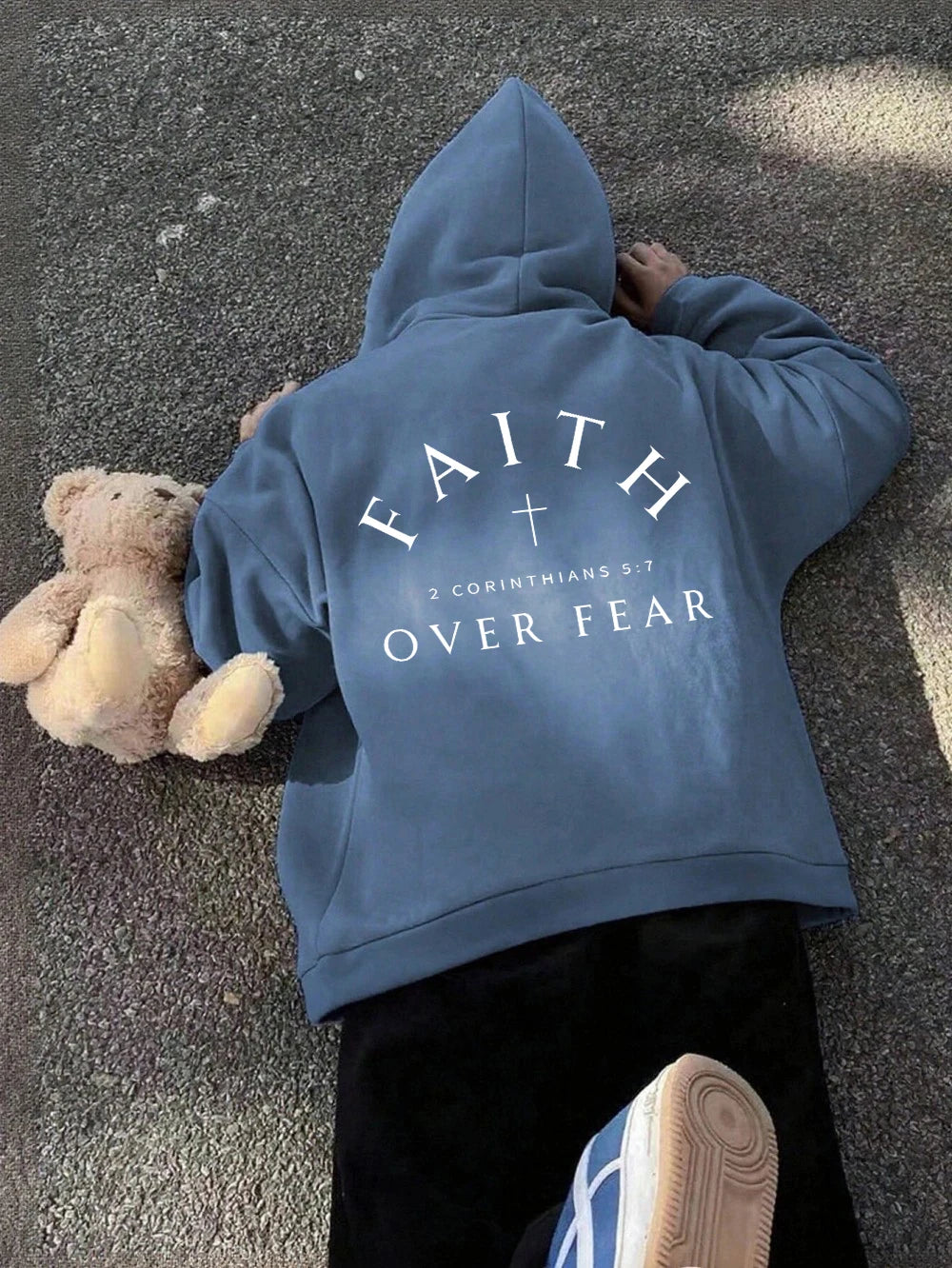 Sweat à capuche imprimé Faith Over Fear pour femmes