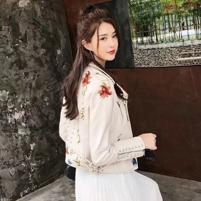 Veste Similicuir Femme – Broderies Florales et Rivets