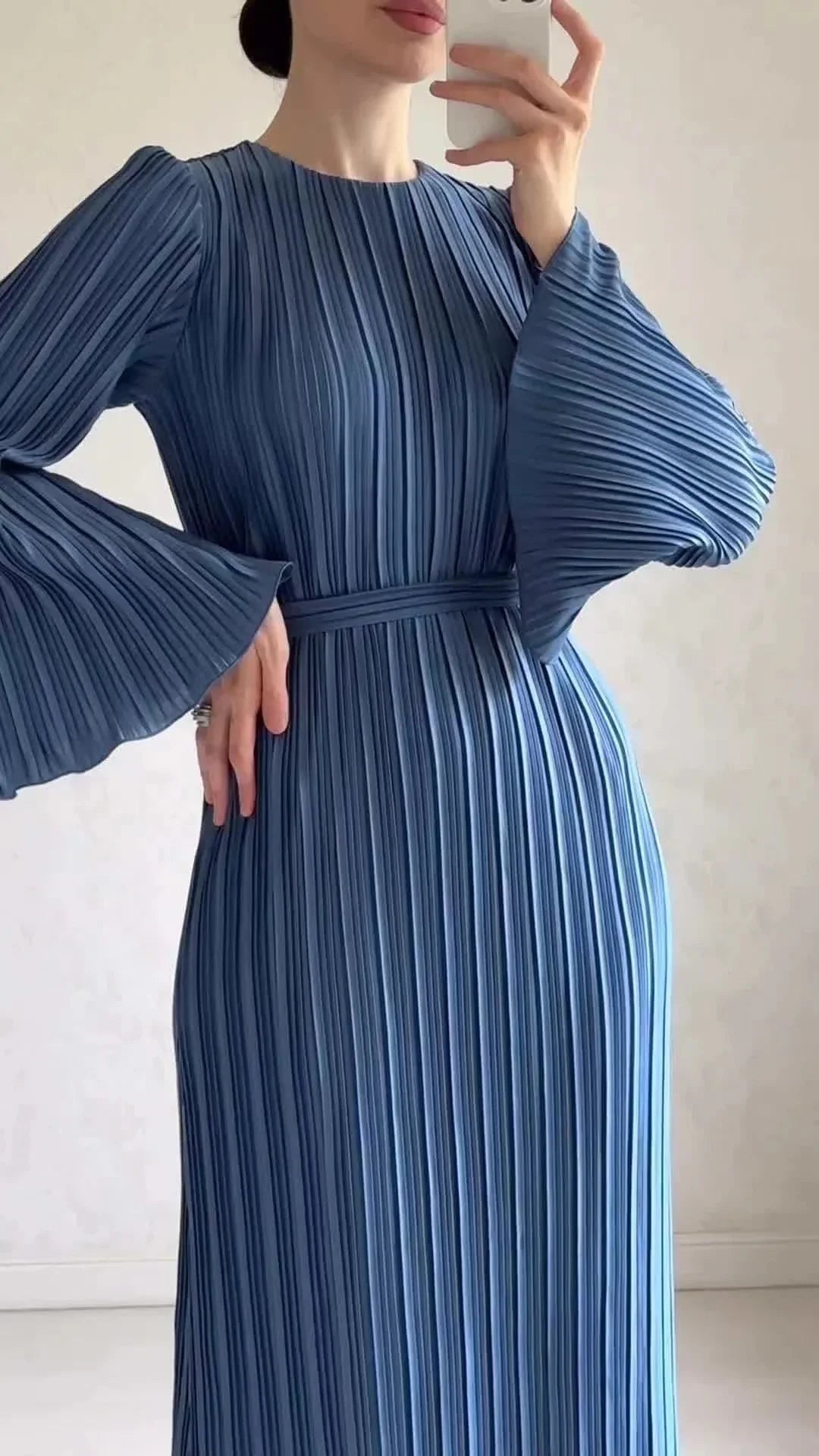 Robe longue plissée musulmane à manches évasées pour femmes