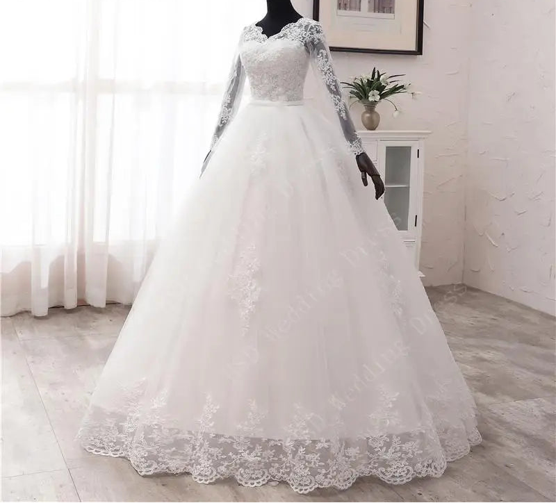 Robe de mariée à manches longues avec appliques en dentelle pour femmes