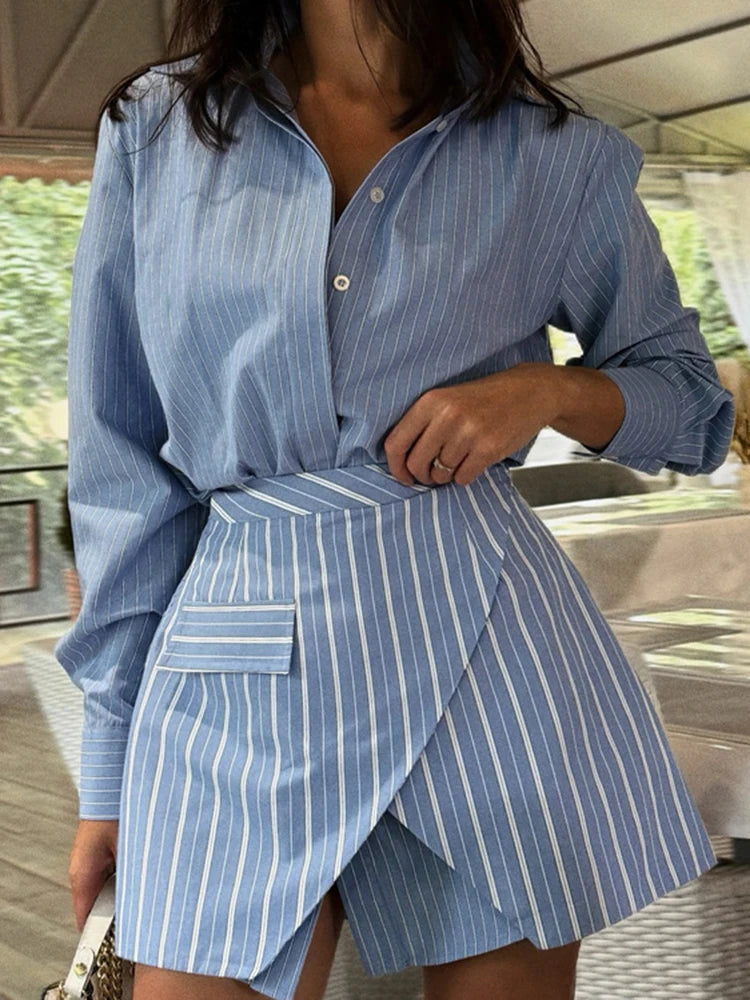 Ensemble deux pièces jupe rayée et chemise à manches longues pour femmes