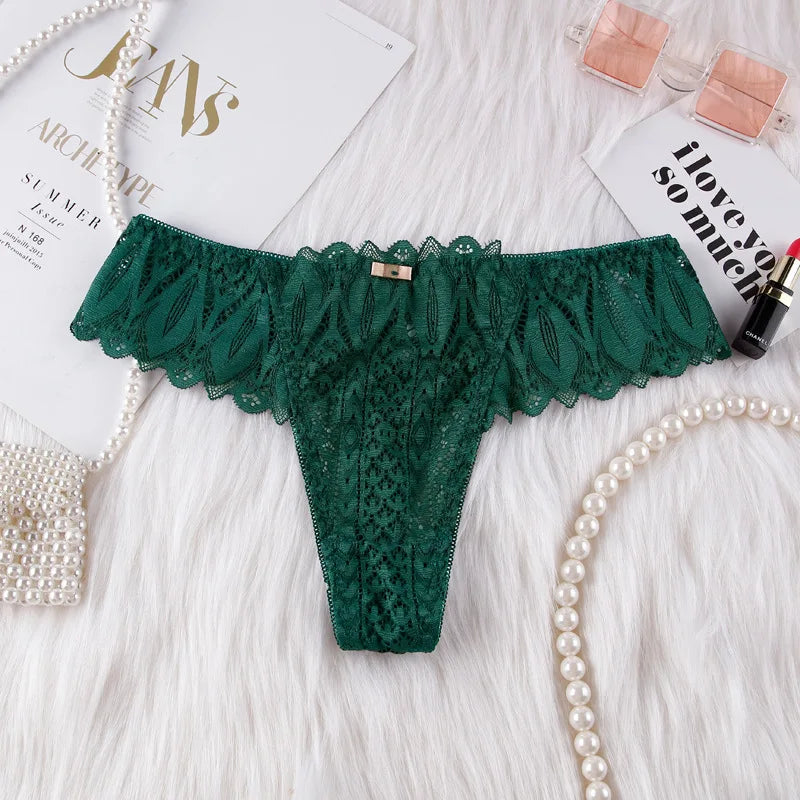 String en dentelle pour femmes