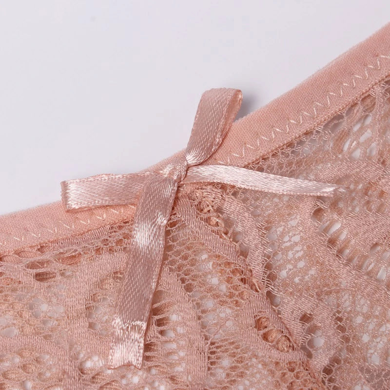 String Femme – Dentelle Délicate