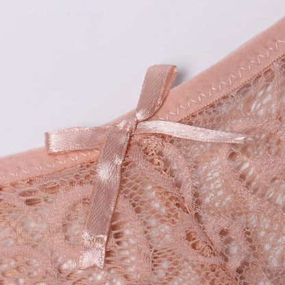 String Femme – Dentelle Délicate