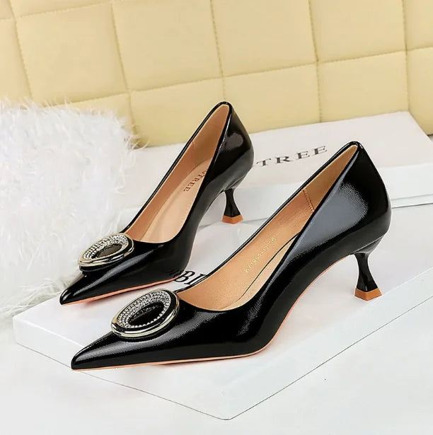 Chaussures en cuir verni simples pour femmes