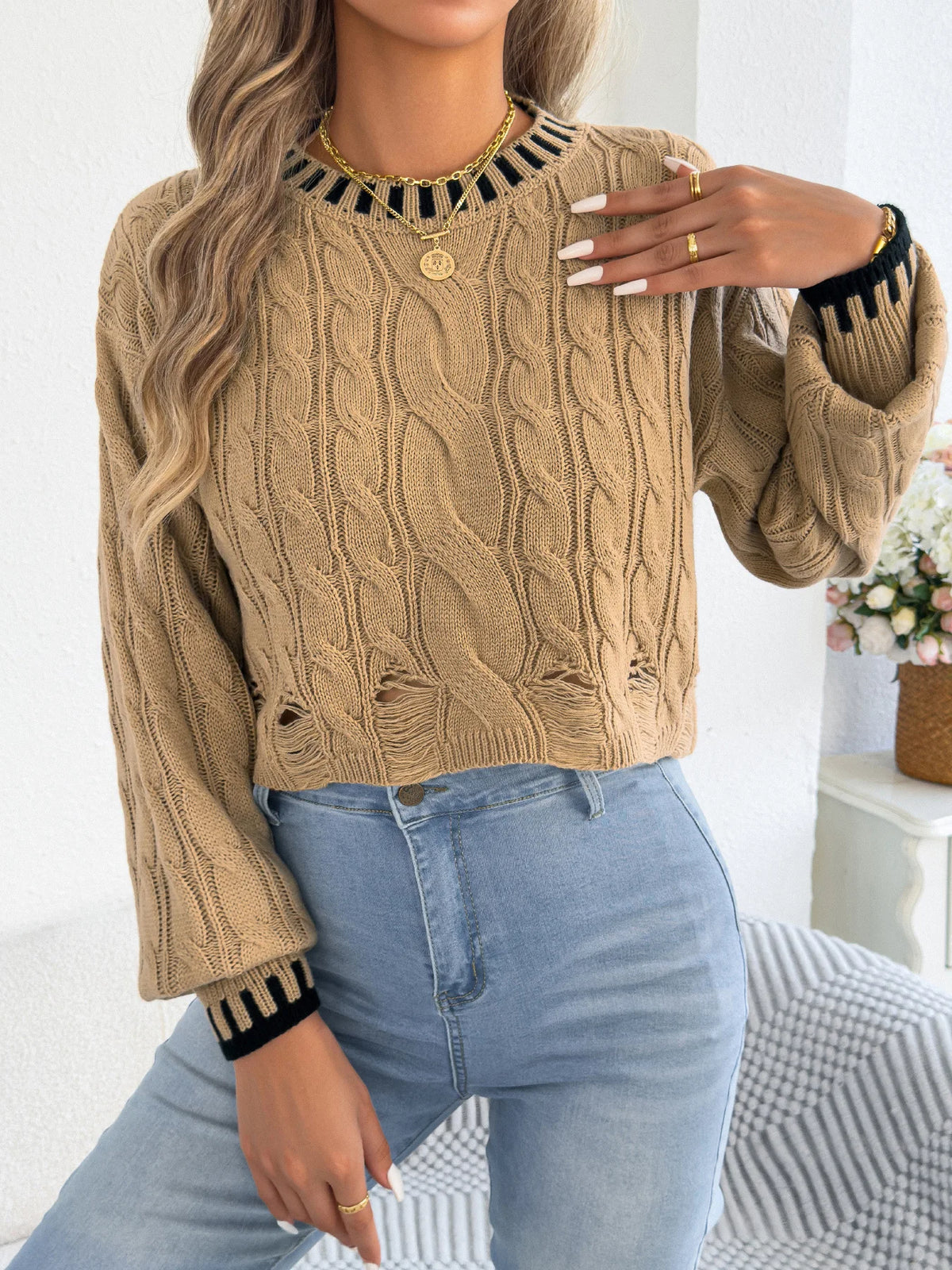 Pull Torsadé Femme – Bordures Contrastantes et Ourlet Effiloché