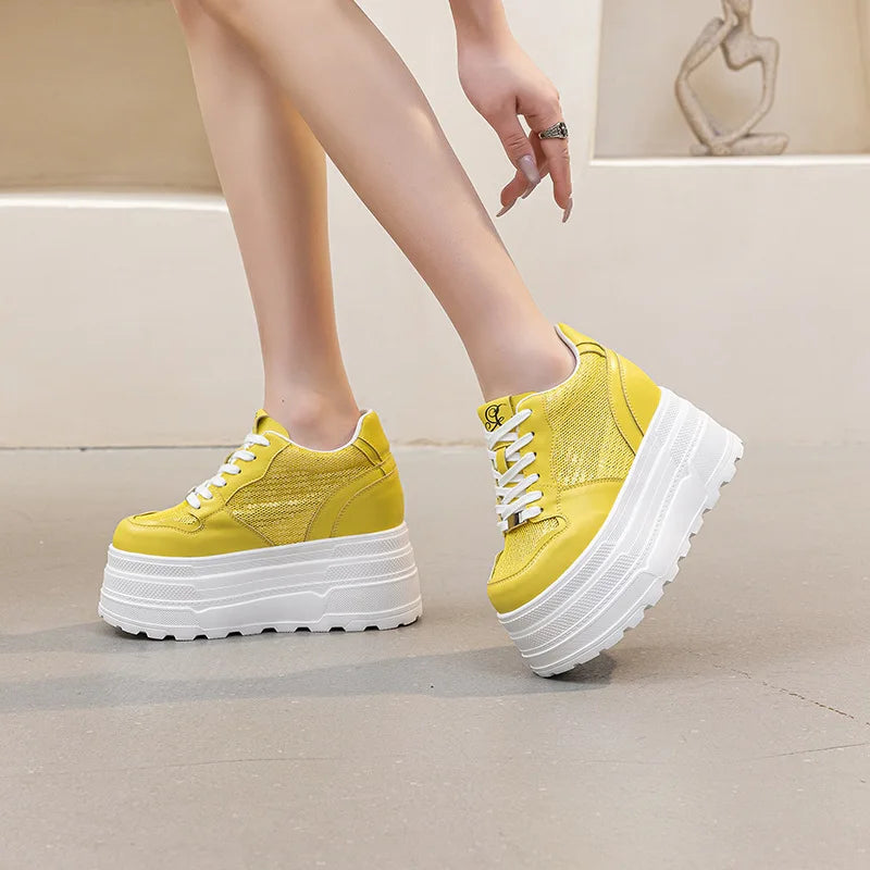 Baskets compensées en cuir creux pour femmes