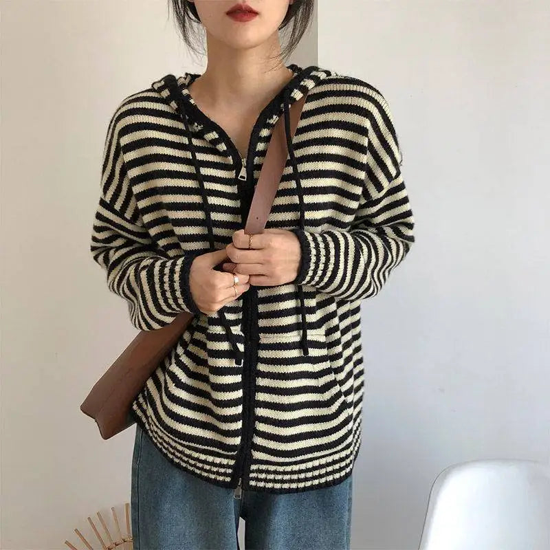Pull à capuche à rayures de style collège pour femmes