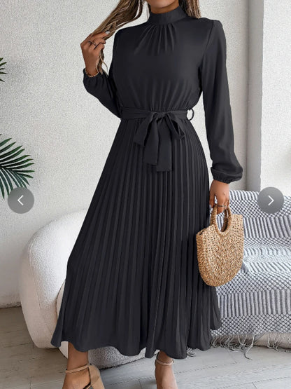 Robe Longue Plissée Femme – Col Montant et Laçage