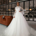 Robe de mariée évasée à manches longues et col haut pour femmes