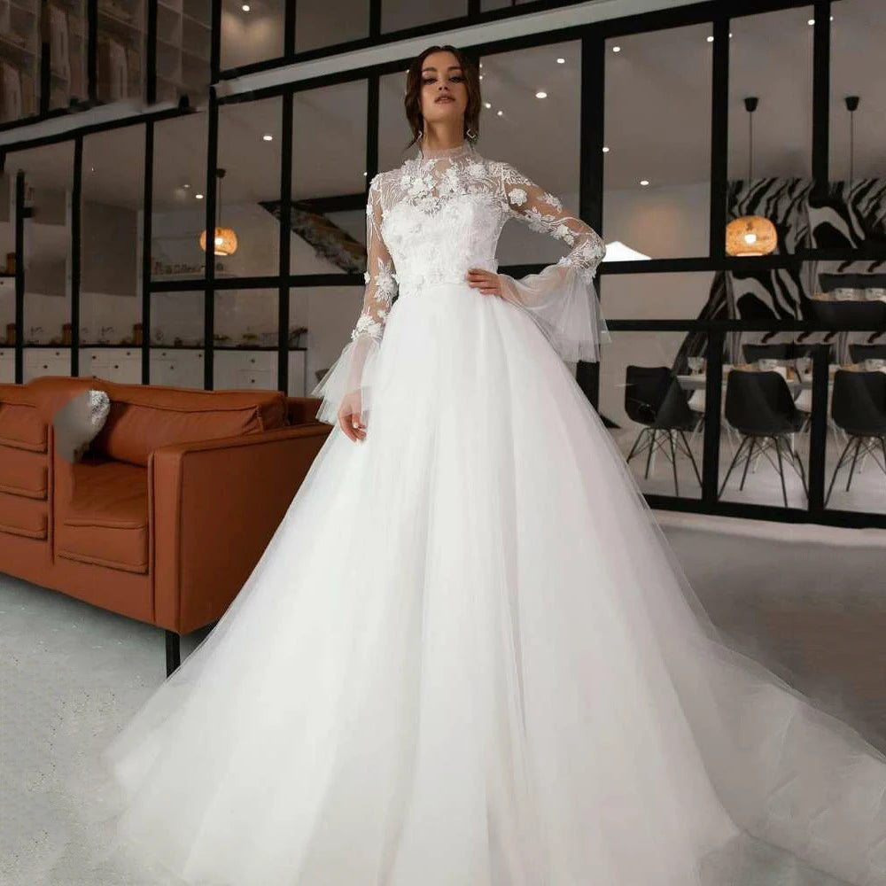 Robe de mariée évasée à manches longues et col haut pour femmes