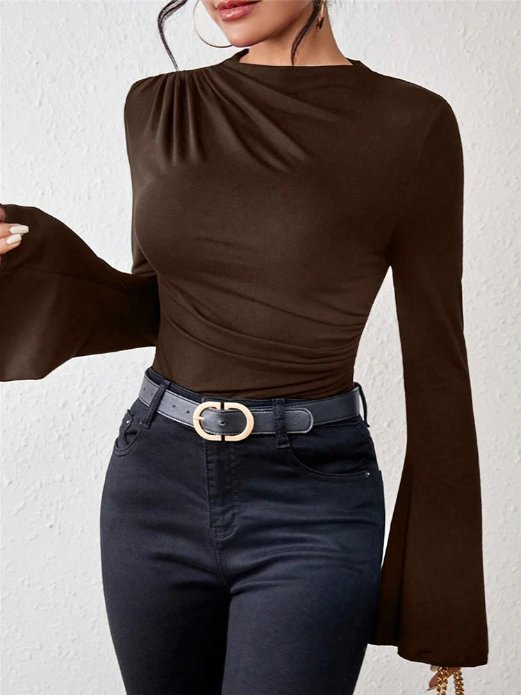 T-shirt polyvalent à manches évasées et col montant pour femmes