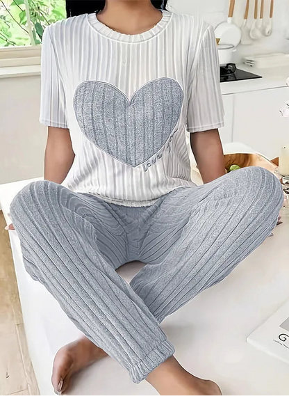 Pyjama à Cœurs Femme – Haut Col Rond et Pantalon Long
