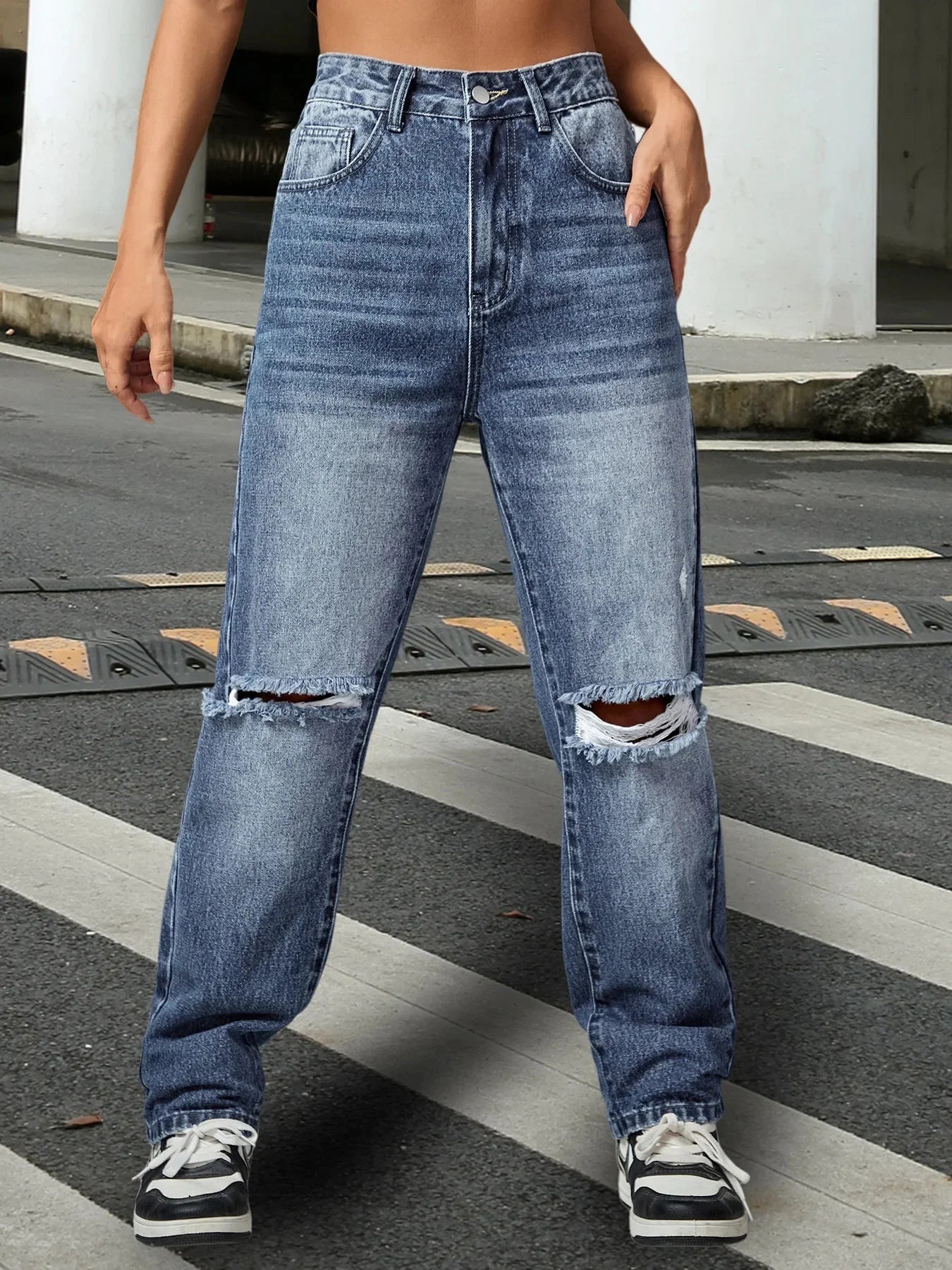 Pantalon décontracté tendance en jean déchiré pour femmes