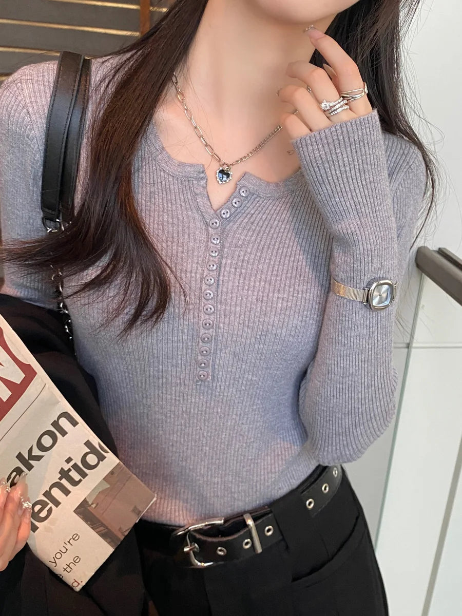 Haut en Maille Ajusté Femme – Col V et Boutons