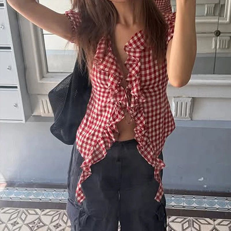 T-shirt à Carreaux Rouges Femme – Volants et Laçage