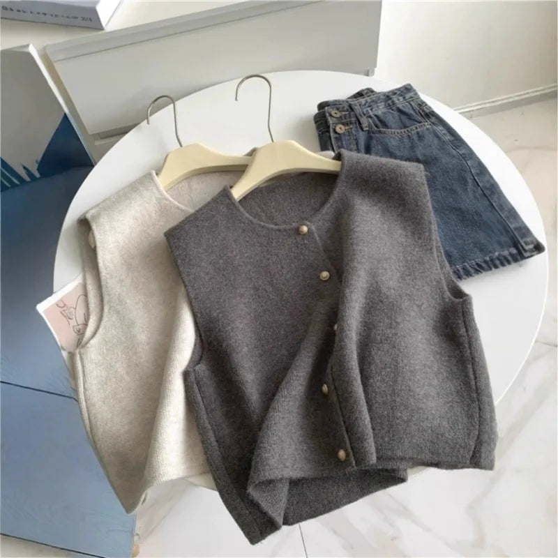 Pull Sans Manches Femme – Maille Unie et Boutons