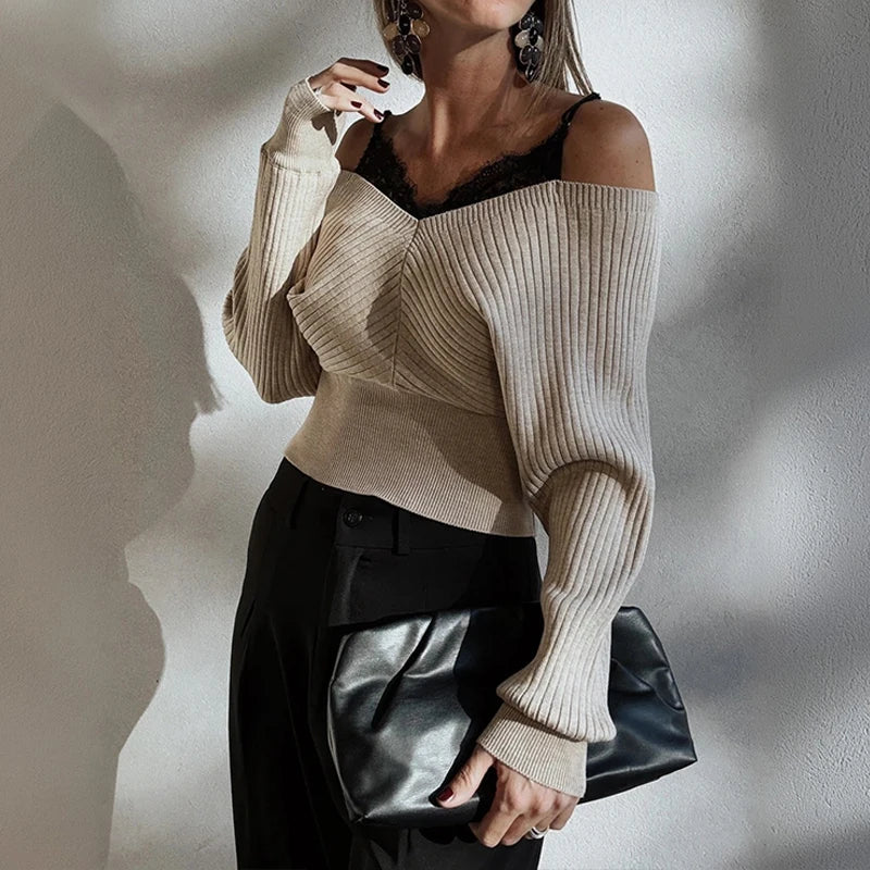 Pull femme épaules dénudées avec empiècements dentelle