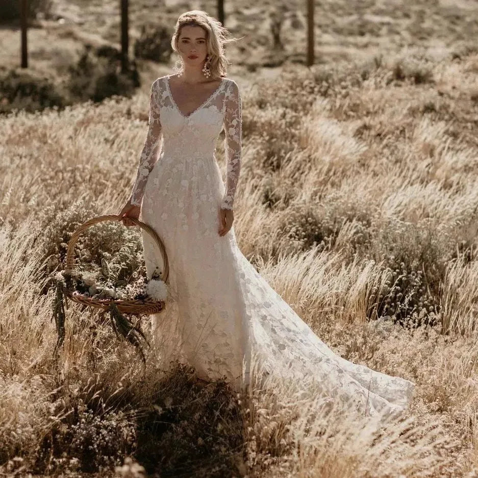 Robe de mariée bohème romantique à col en V et dos nu pour femmes