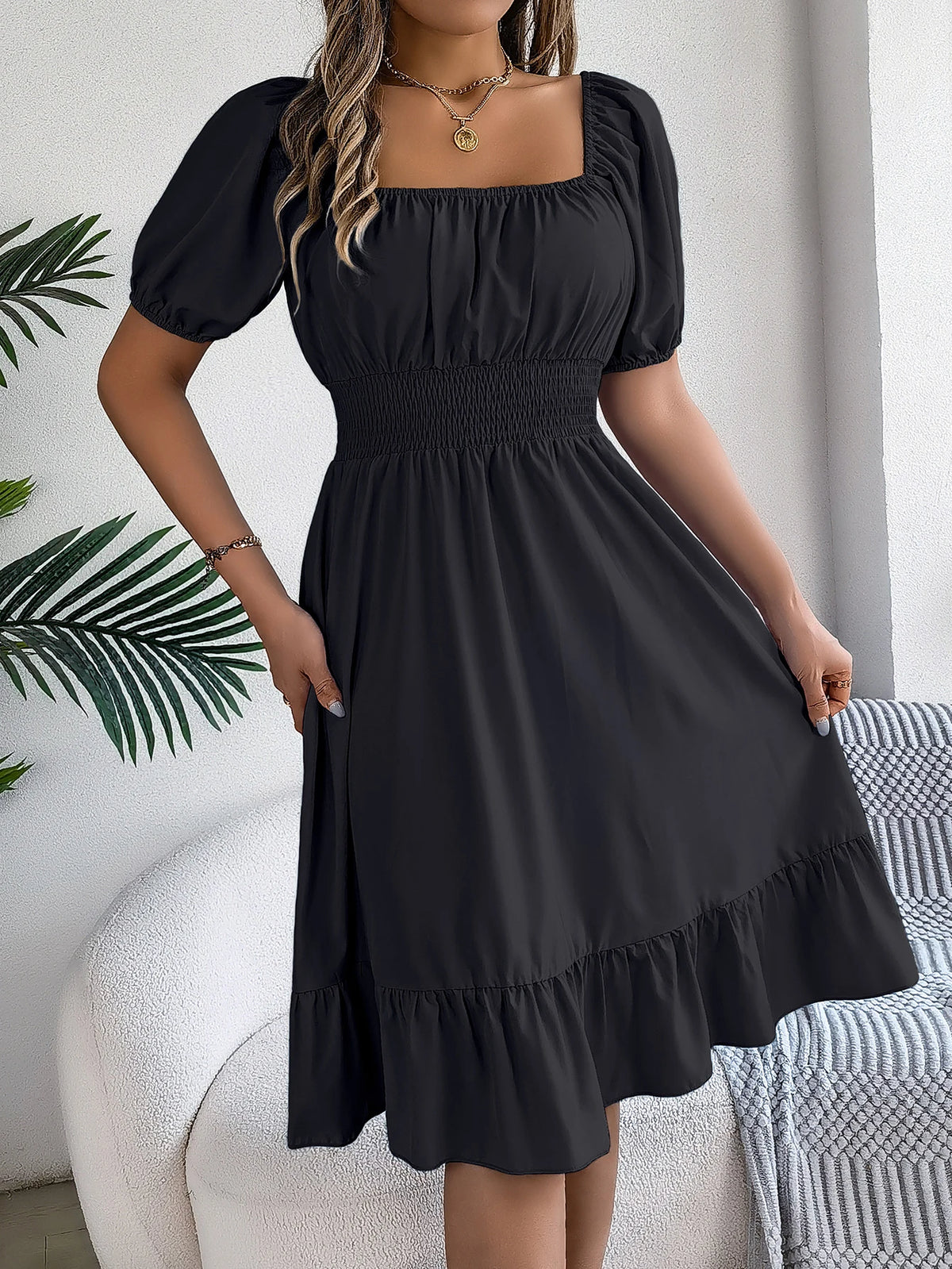 Robe Élégante Femme – Taille Haute, Col Carré et Manches Courtes