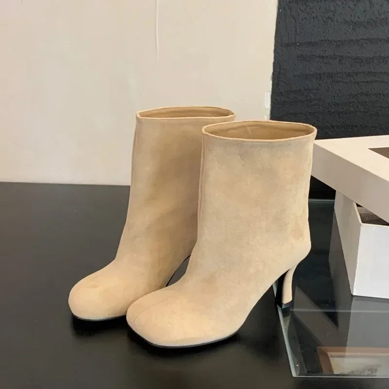 Bottines à bout carré et talons bas pour femmes