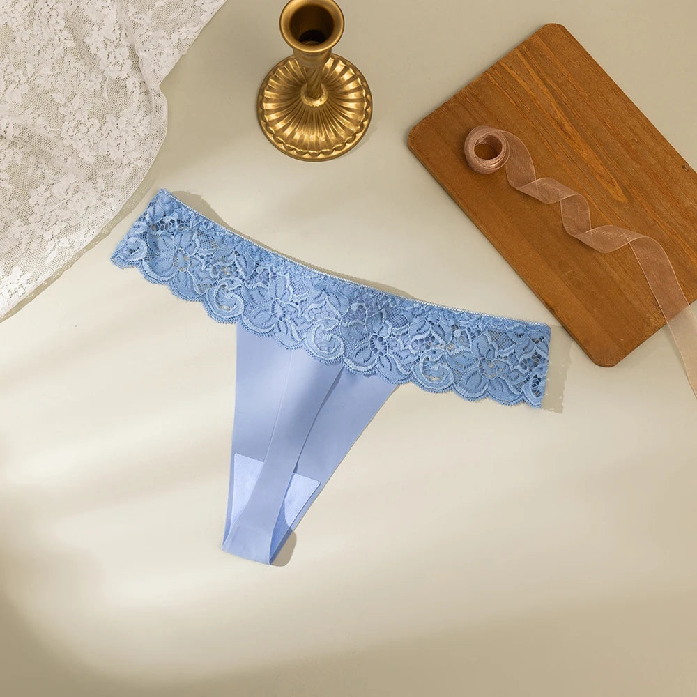 String sexy en dentelle pour femmes