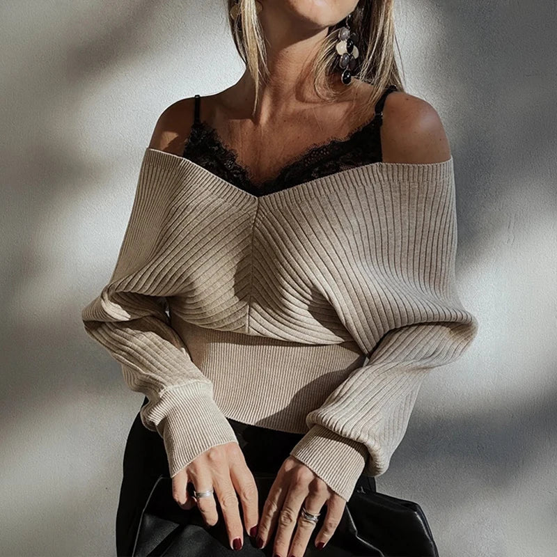 Pull femme épaules dénudées avec empiècements dentelle