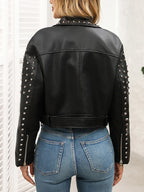 Veste courte en similicuir noir à rivets pour femmes