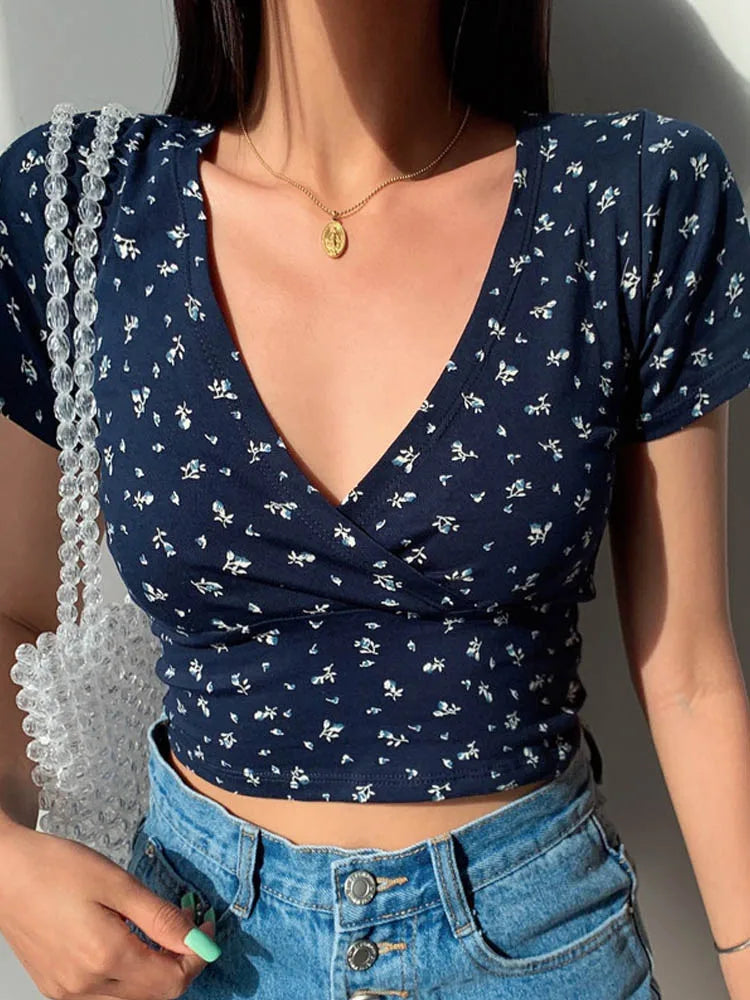 T-shirt à manches courtes et col en v pour femmes