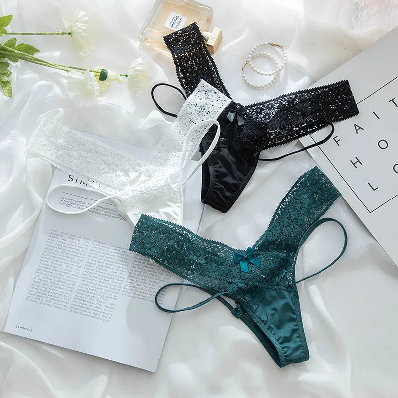 String transparent en dentelle pour femmes