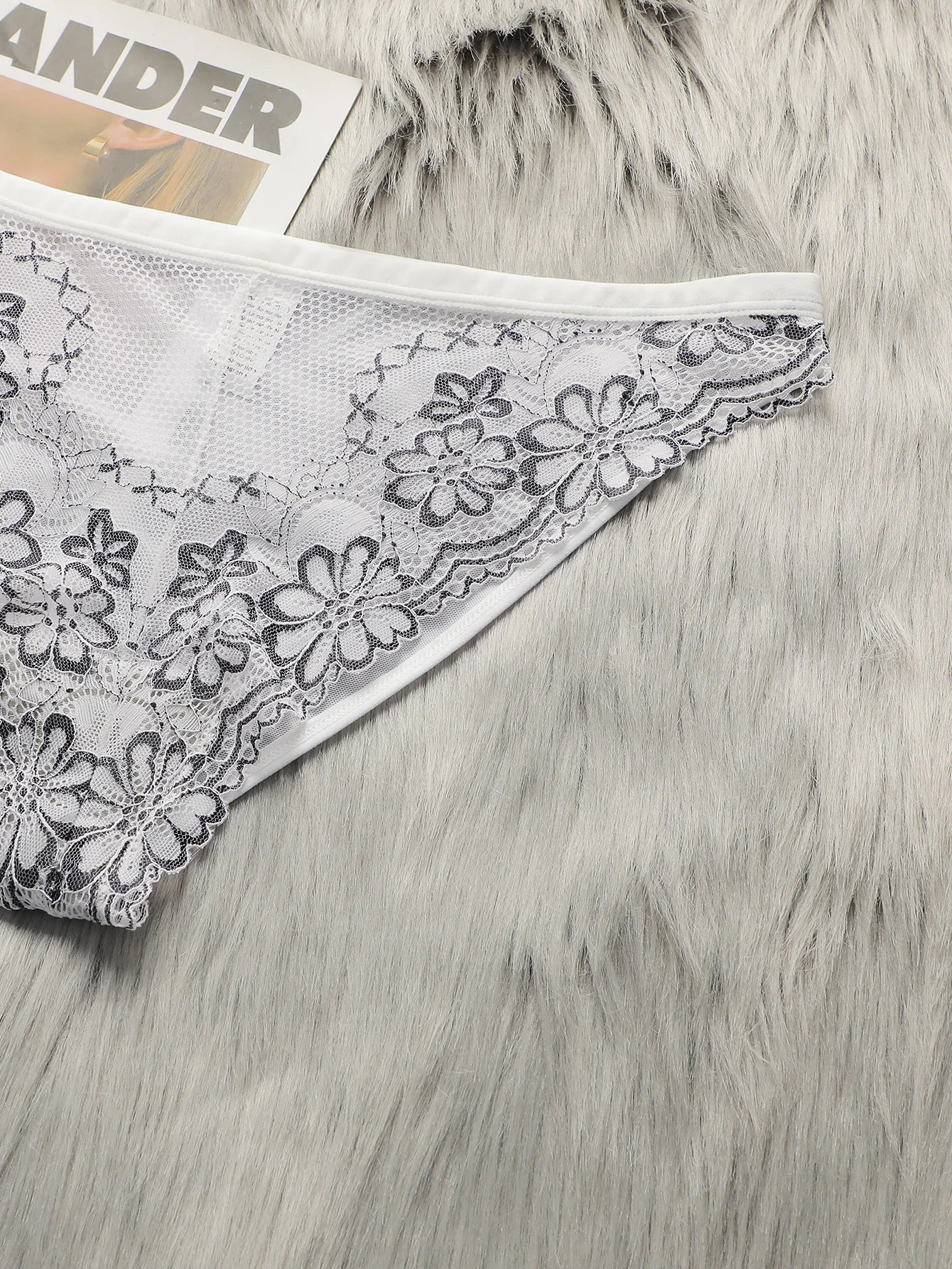 String sexy en dentelle brodée de fleurs pour femmes