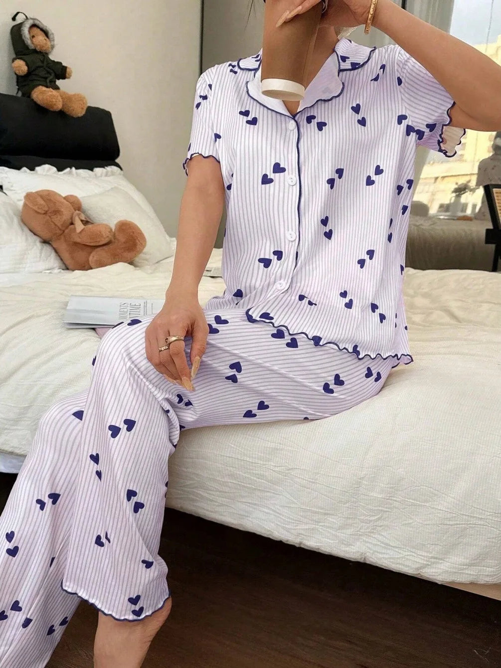 Pyjama Imprimé Femme – Haut Col V et Pantalon Long