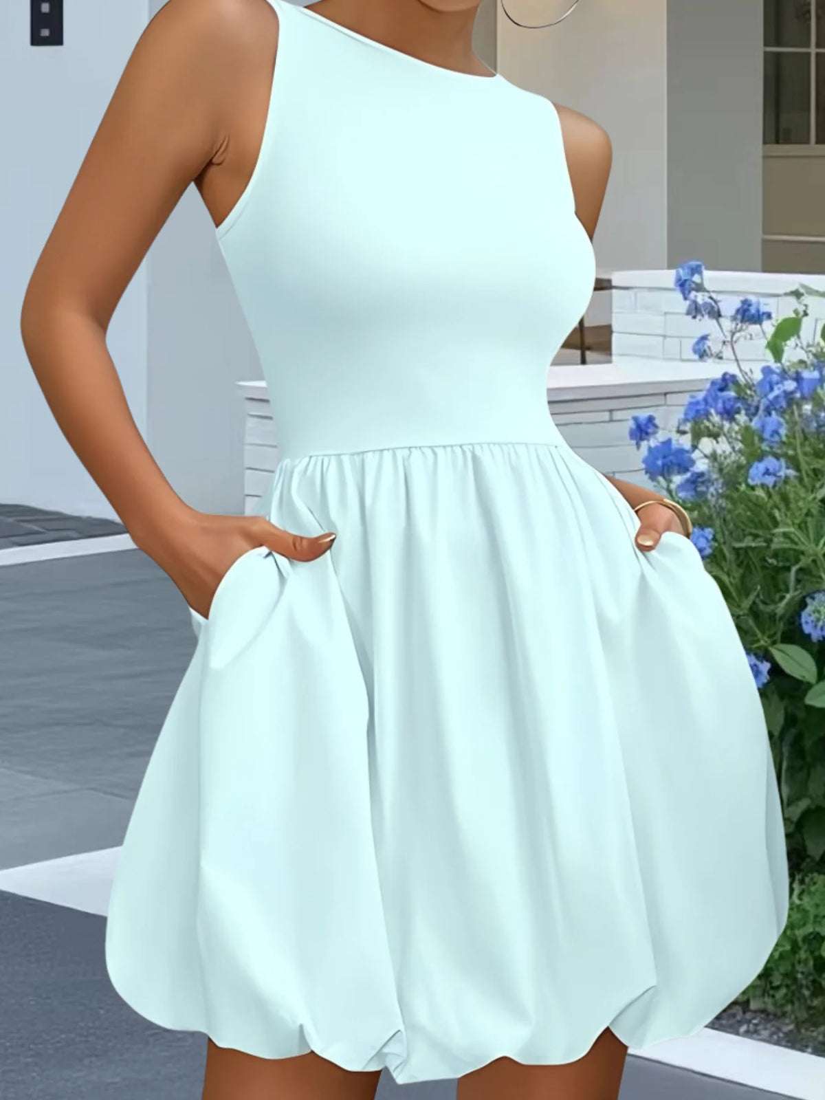 Robe Courte Femme – Col Rond et Sans Manches
