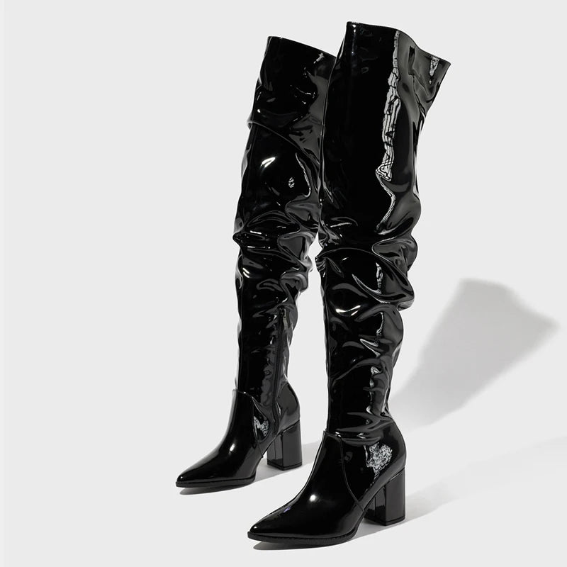 Bottes hautes plissées en cuir verni noir et marron pour femmes