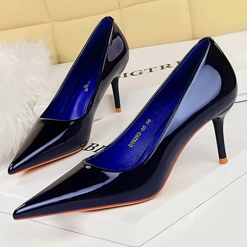 Escarpins en cuir verni pour femmes