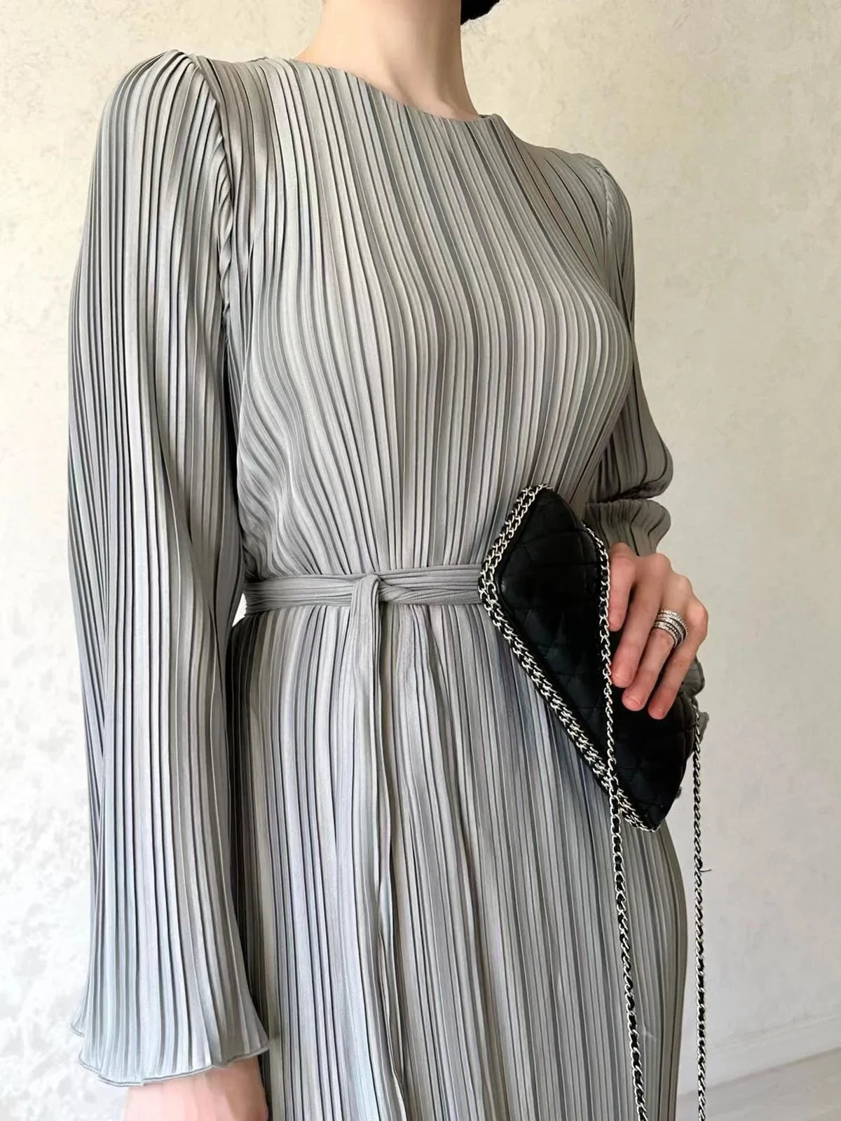 Robe longue plissée musulmane à manches évasées pour femmes