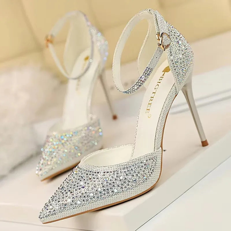 Chaussures à talons hauts brillants et strass pour femmes