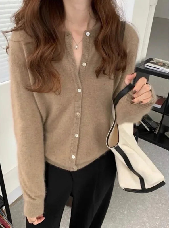 Cardigan Doux Femme – Maille et Col Rond