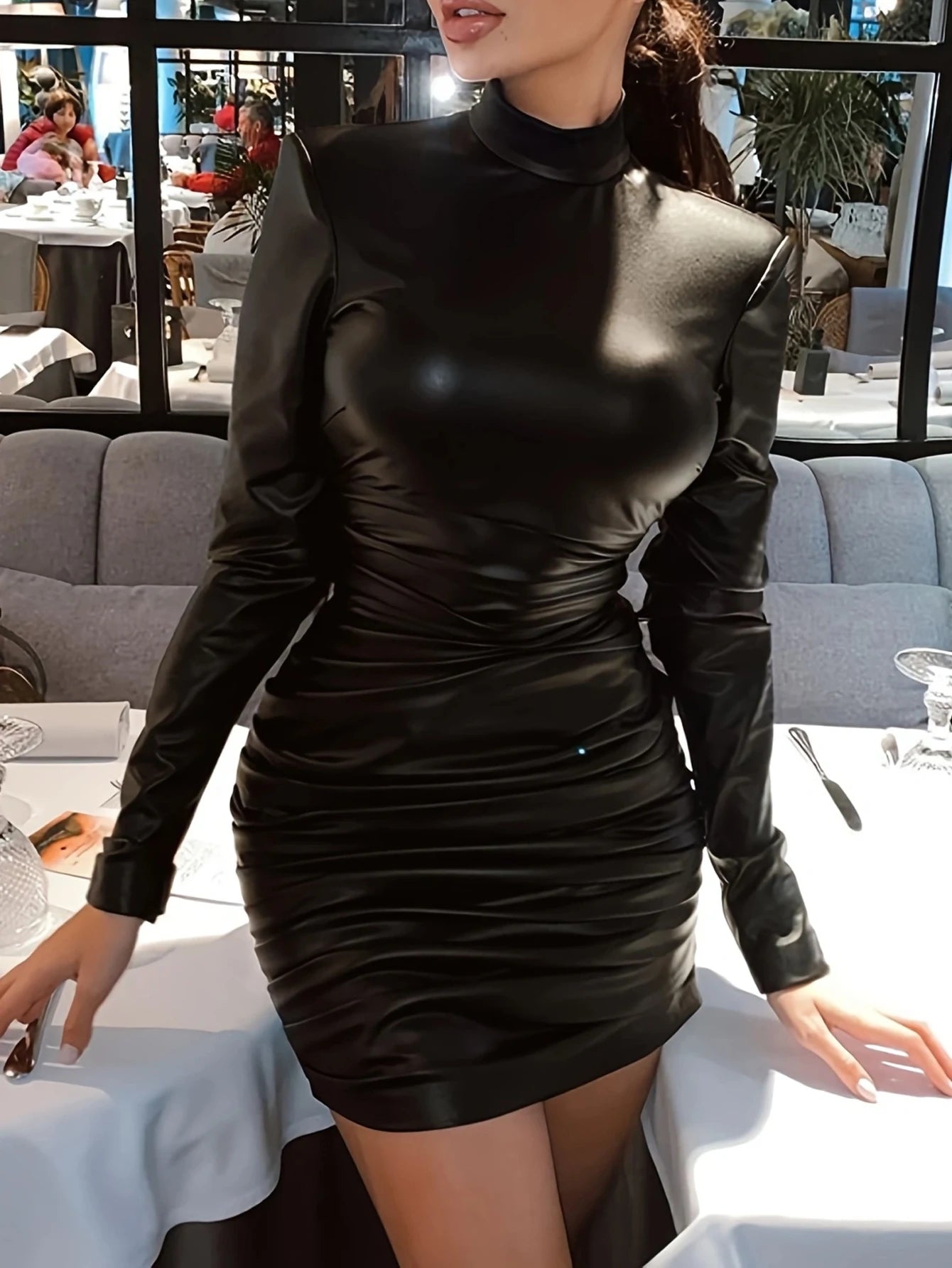 Robe en cuir PU à manches longues et jupe fendue pour femmes