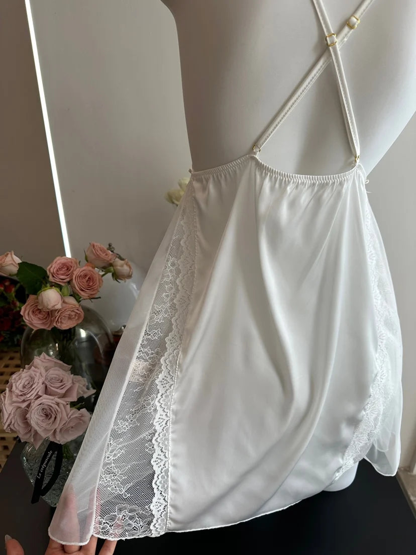 Robe de nuit à volants à col en V pour femmes