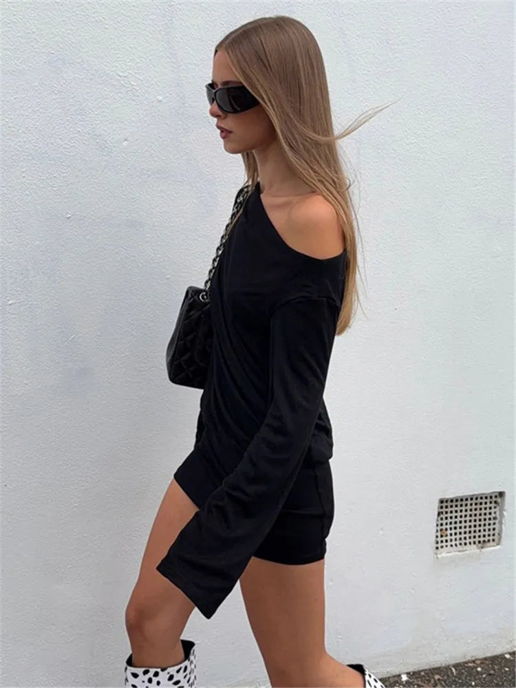 Robe courte femme noire élégante à col asymétrique