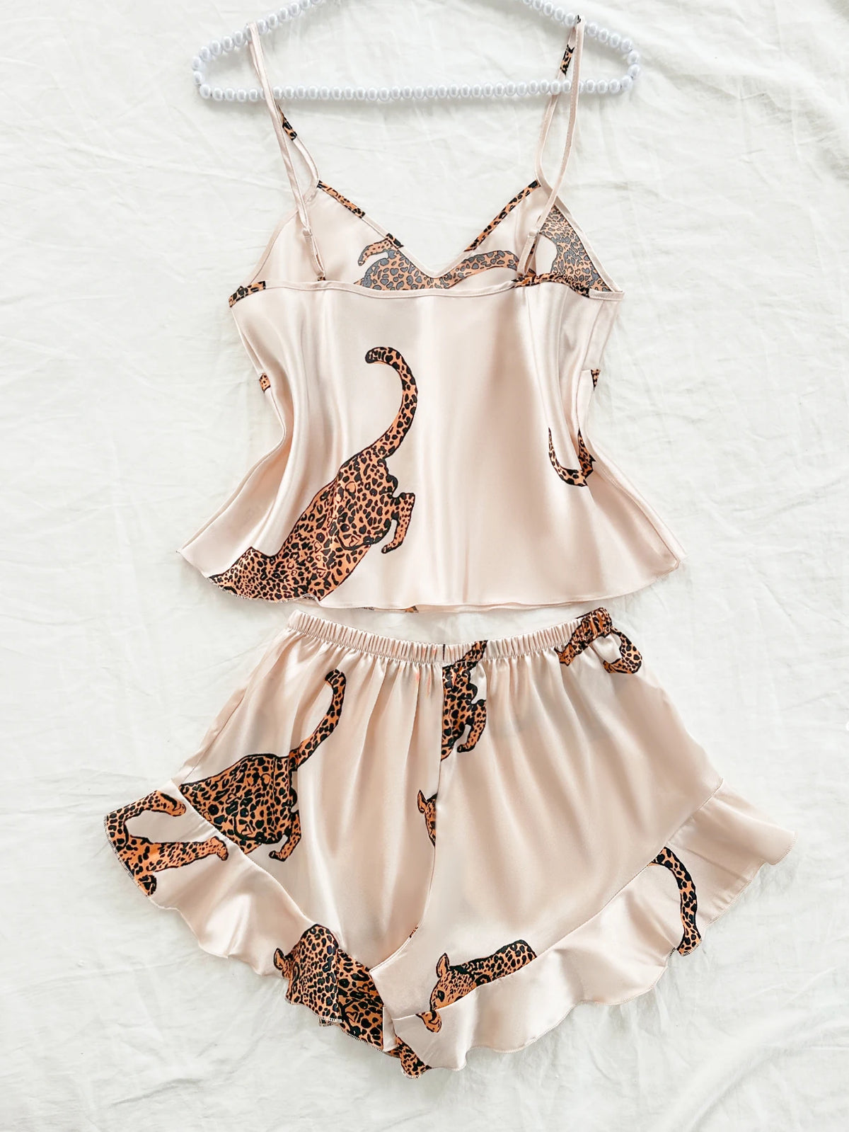 Pyjama d’Été 2 Pièces Femme – Léopard et Tissu Soyeux
