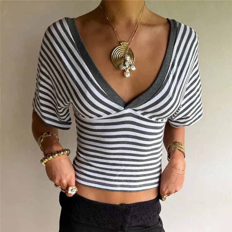 T-Shirt Court Rayé Femme – Col V et Dos Nu