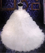Robe de mariée ornée de broderies et perlées pour femmes