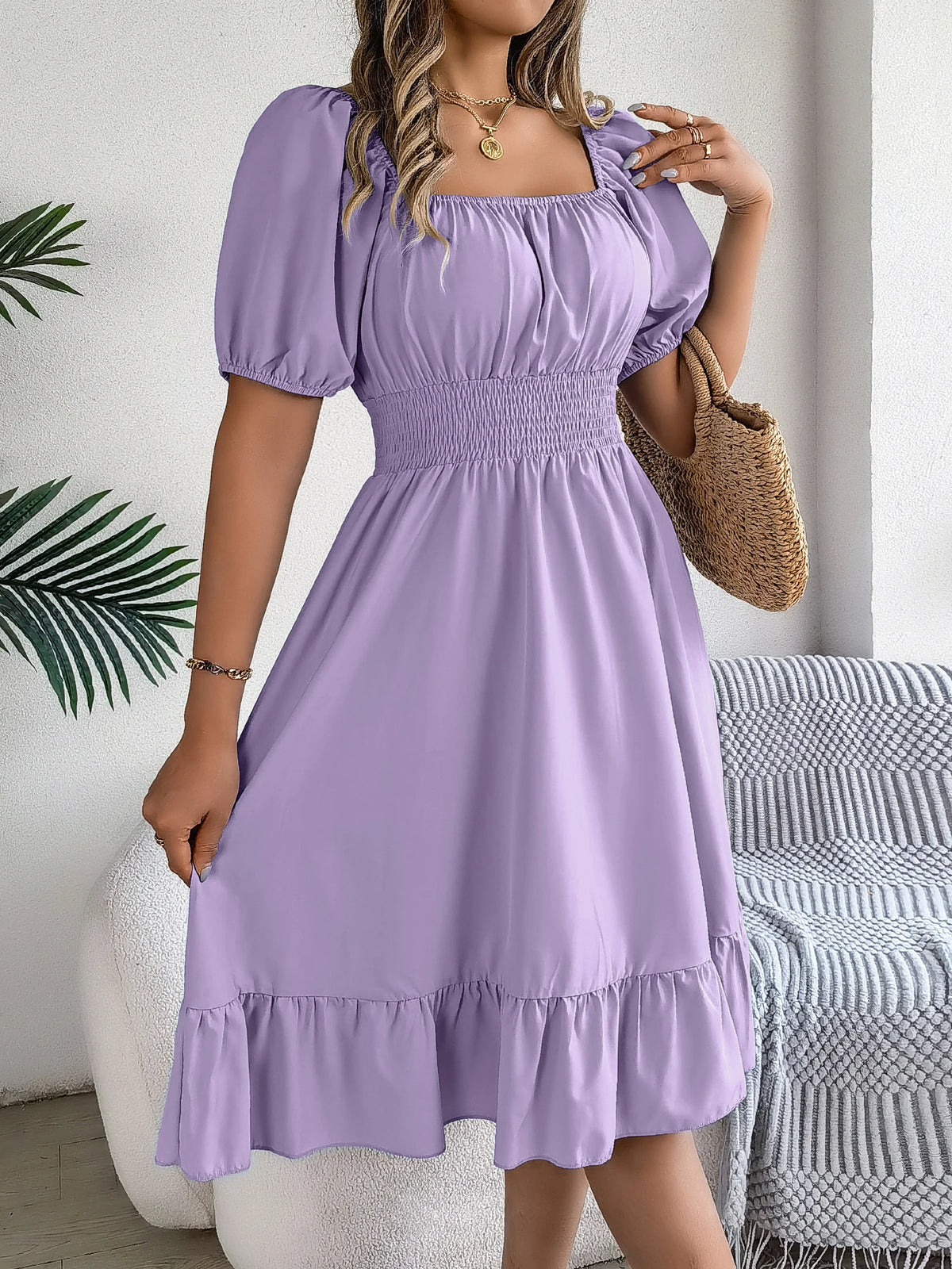 Robe Élégante Femme – Taille Haute, Col Carré et Manches Courtes