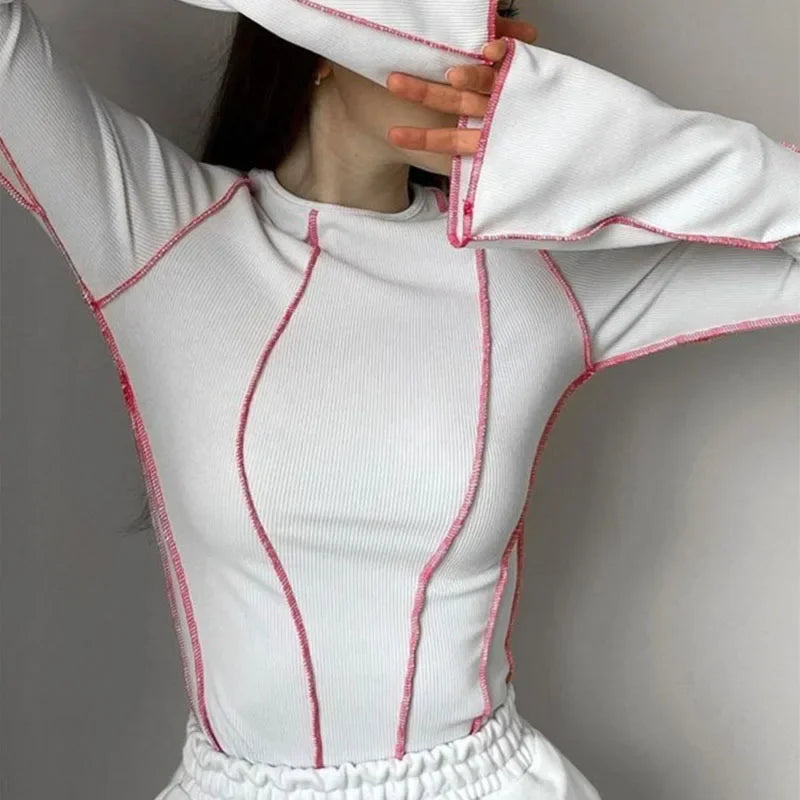 T-shirt côtelé à col rond et manches évasées pour femmes