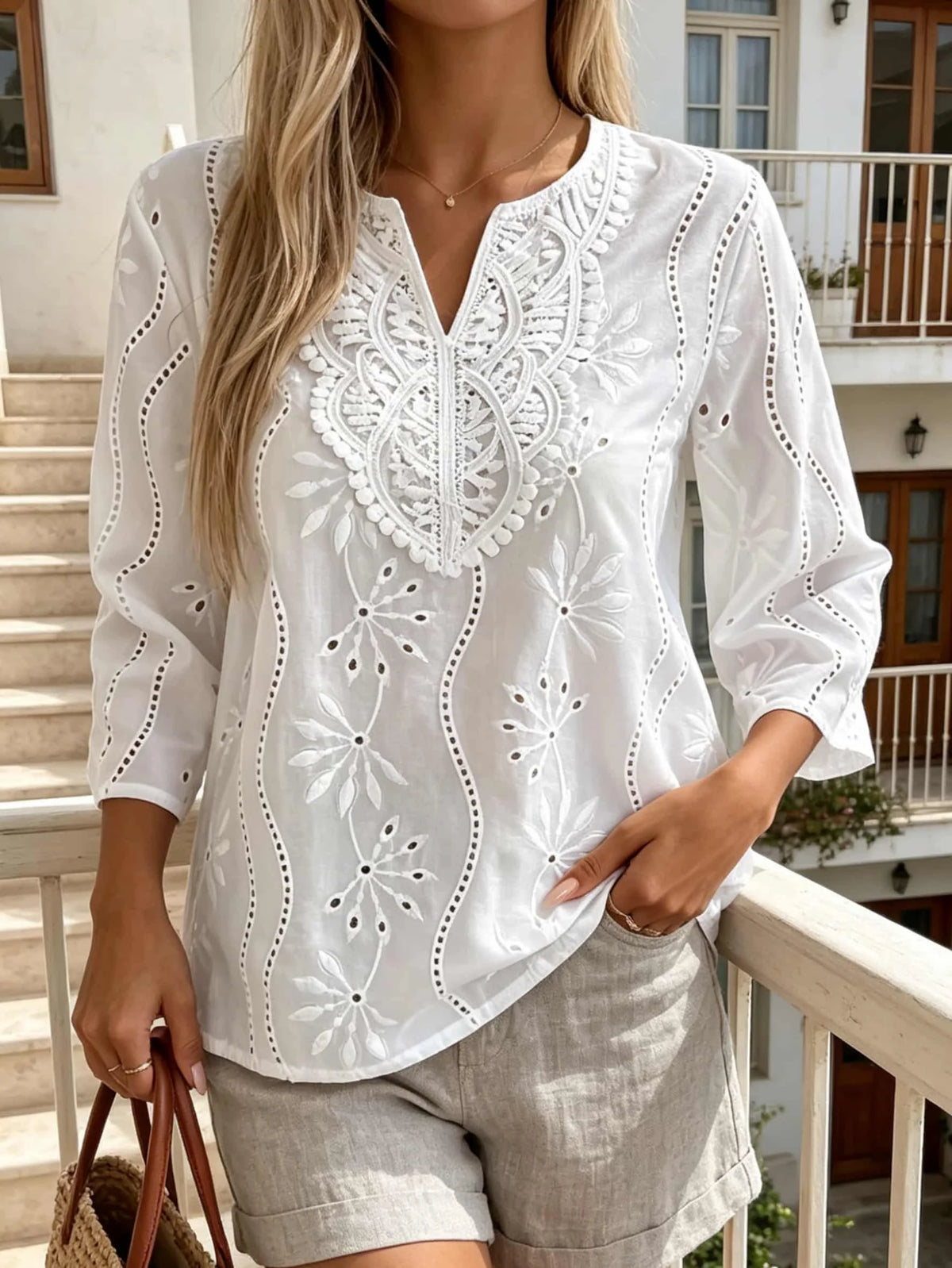 Chemisier Blanc Femme – Col V, Broderie Ajourée et Dentelle
