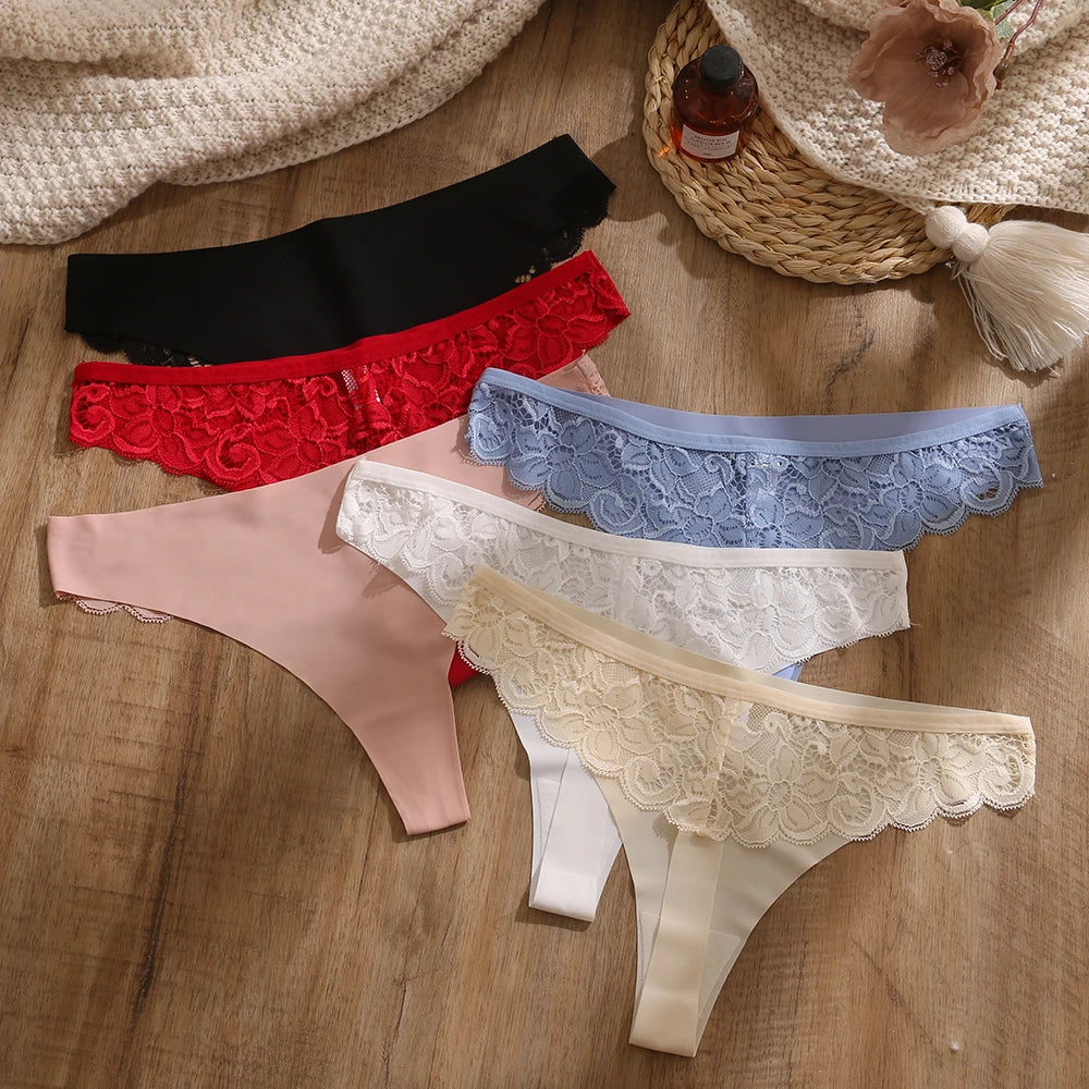 Strings en dentelle pour femmes