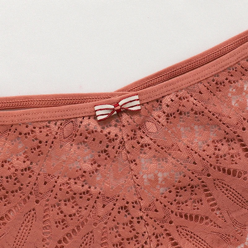 Culotte Dentelle Femme – Taille Basse et Bandes Croisées
